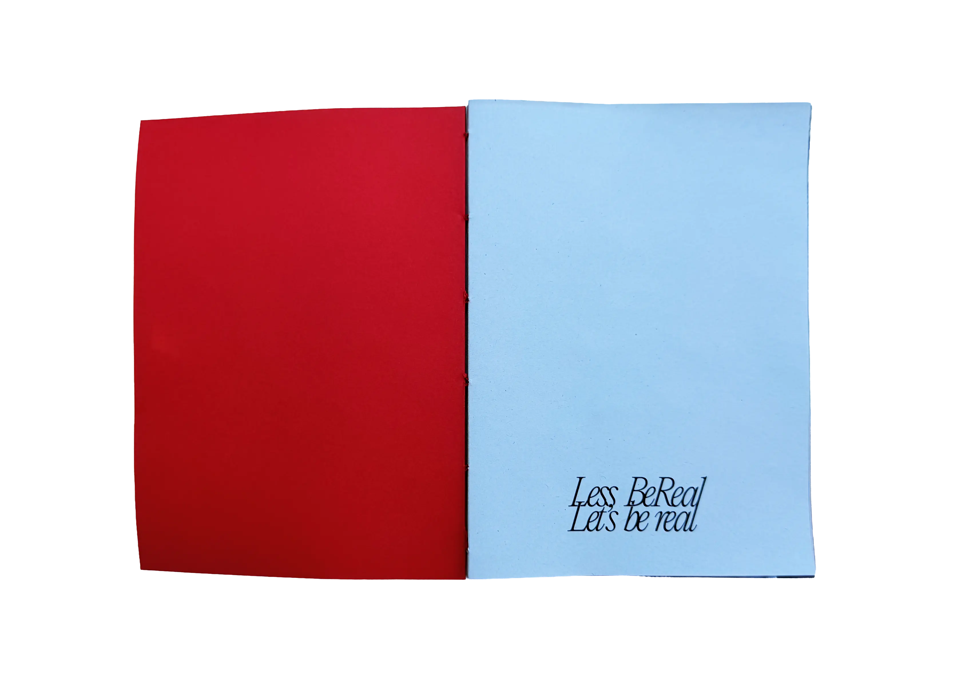 Double page : page rouge et page bleue avec le titre « Less BeReal / Let's be real »